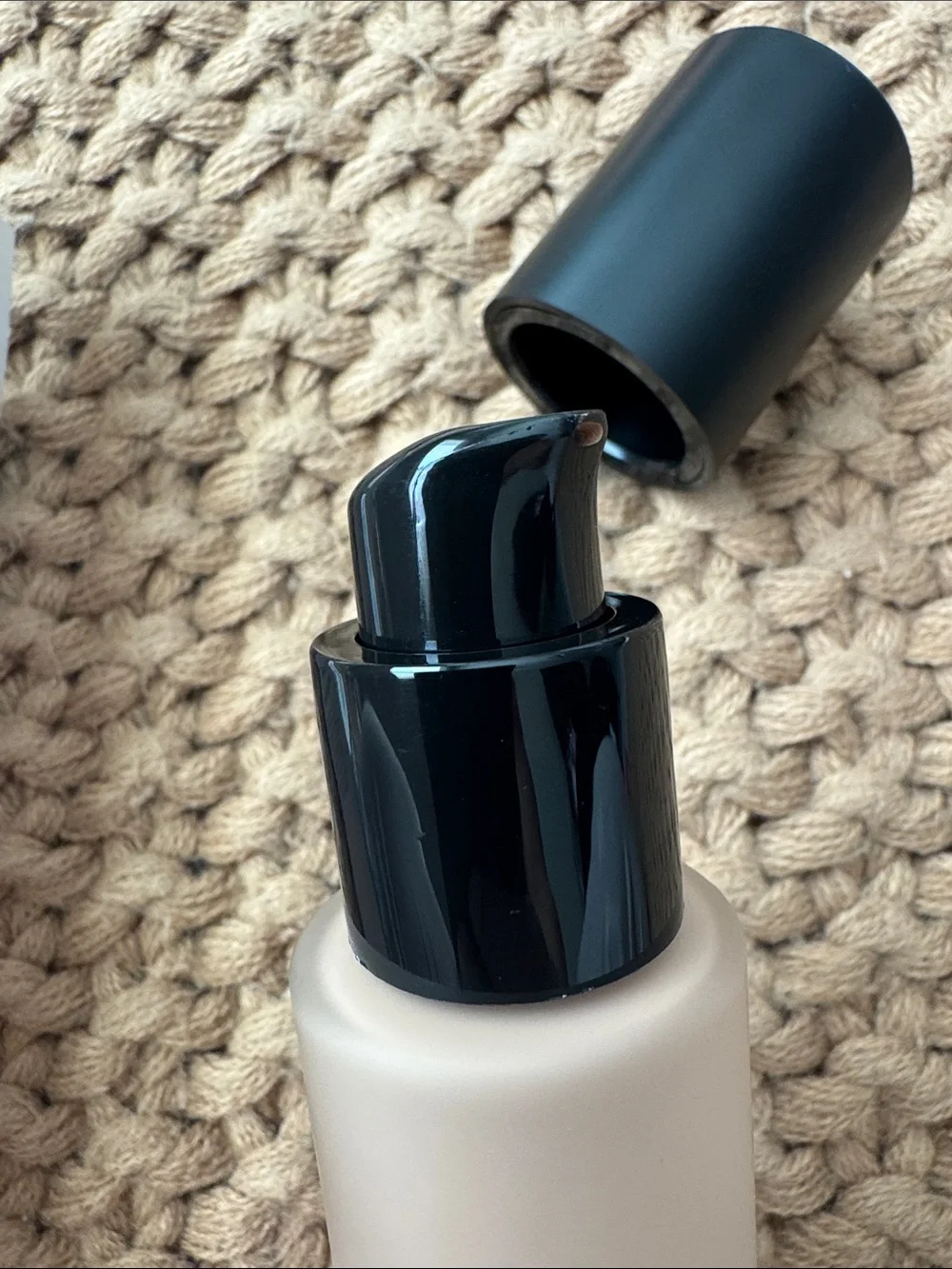 bareMinerals BAREPRO Matte Liquid Foundation - Medium 32 Cool (Beige)